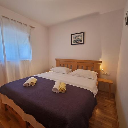 Cozy Apartments With Seafront Terraces Omiš Camera foto
