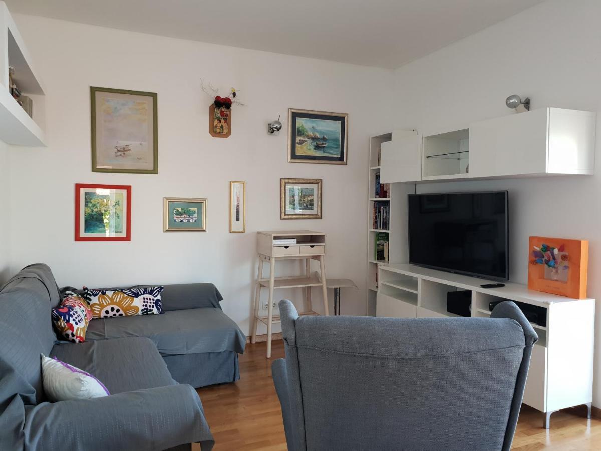 Cozy Apartments With Seafront Terraces Omiš Esterno foto