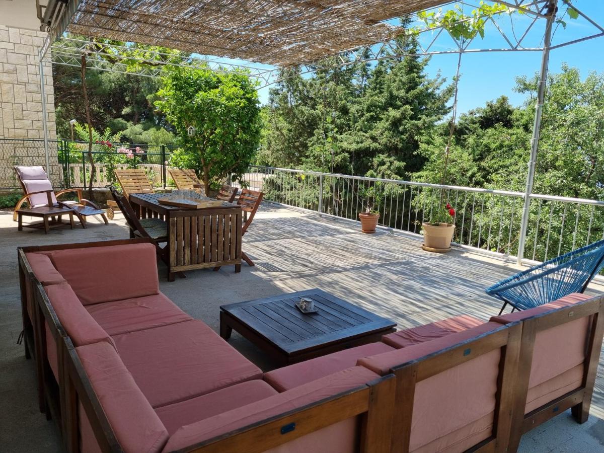 Cozy Apartments With Seafront Terraces Omiš Esterno foto