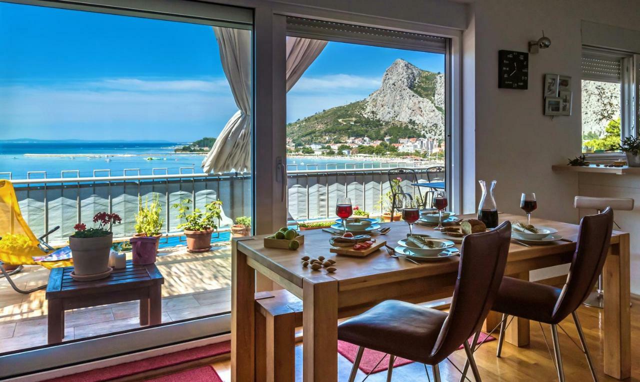 Cozy Apartments With Seafront Terraces Omiš Esterno foto