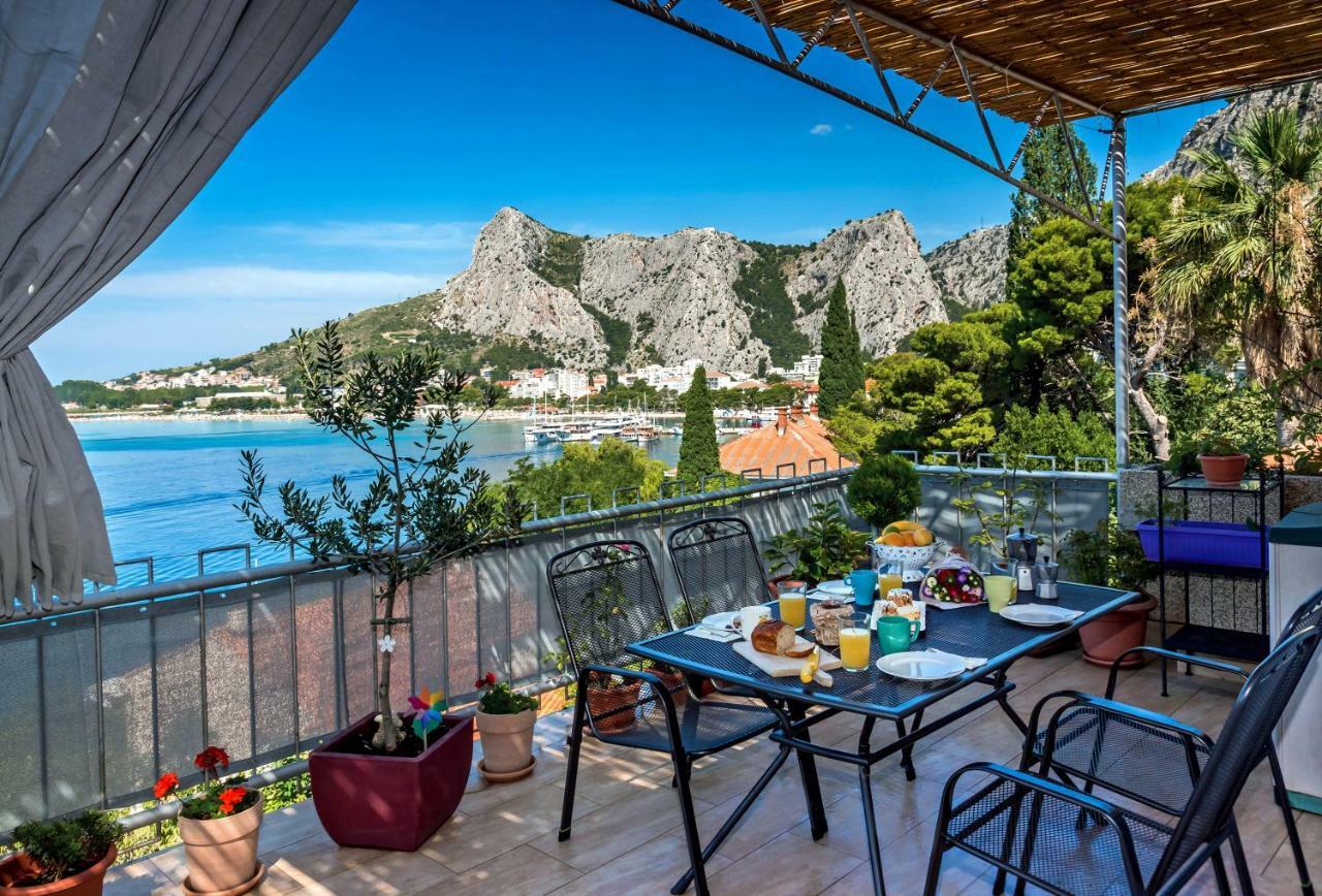 Cozy Apartments With Seafront Terraces Omiš Esterno foto